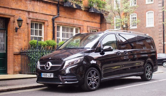 Mercedes-Viano-Chauffeur-Service-Luxury-Chauffeur-Service-in-London-Corporate-Chauffeur-Hire-Mercedes-V-class-Chauffeur-Hire-690x400